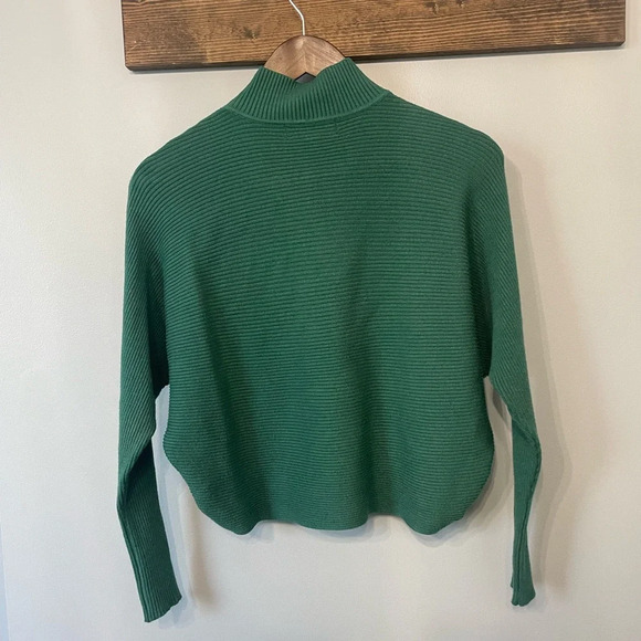 Magaschoni women’s green turtleneck cropped green sweater in size small - Picture 4 of 5